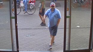 Den Haag - Gezocht - Diefstal bij parkeerautomaat Den Haag