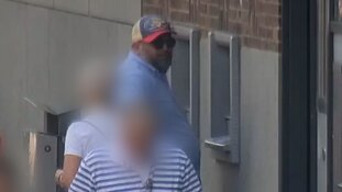 Den Haag - Gezocht - Diefstal bij parkeerautomaat Den Haag