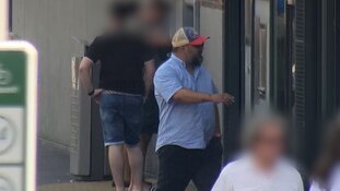 Den Haag - Gezocht - Diefstal bij parkeerautomaat Den Haag