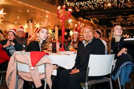 200 Haagse kinderen en ouderen dineren in Madurodam tegen eenzaamheid