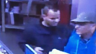 Diefstal portemonnee in supermarkt, getuigen gezocht