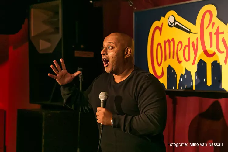 De comedyclub van Den Haag opent zijn deuren weer