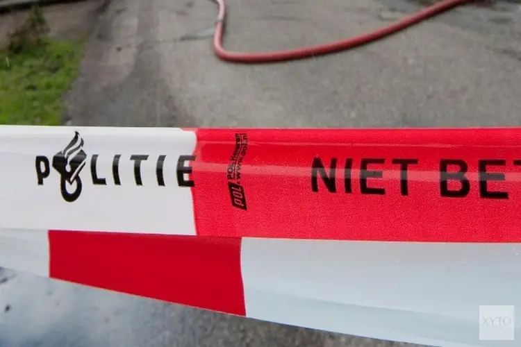 Deur van woning ontzet na explosie; politie zoekt getuigen
