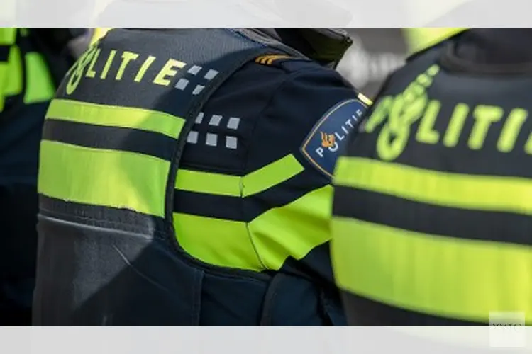 Vrouw gewond bij steekincident; politie zoekt getuigen