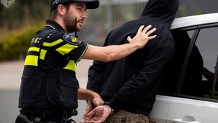 Twee agenten gewond na achtervolging