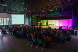 Leerlingen Chr. Lyceum Delft ontwerpen meubels voor provinciehuis