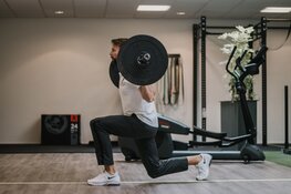 Front Rack Lunges vs. Back Rack Lunges