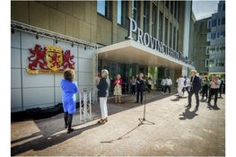 Wapenonthulling bij gerenoveerde provinciehuis