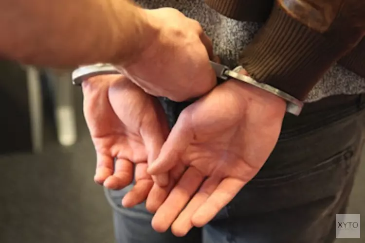 Man (36) aangehouden voor handel in vuurwapens en verdovende middelen