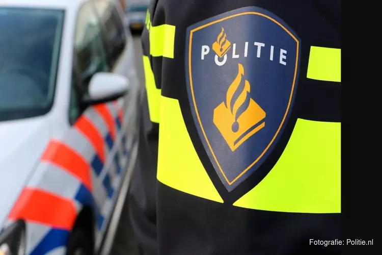 Getuigen gezocht na inrijden op agent