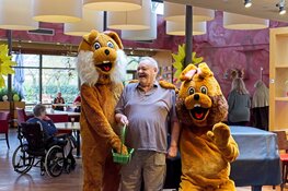 Paashazen op bezoek bij Florence Mariahoeve Den Haag