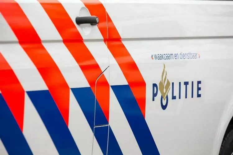 Man gewond aan gezicht door steekincident