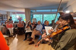 Residente orkest geeft intiem huiskamerconcert bij ALS-patiënt