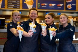 Bram Ladage Spuistraat viert 25-jarig bestaan met patat voor 25 cent