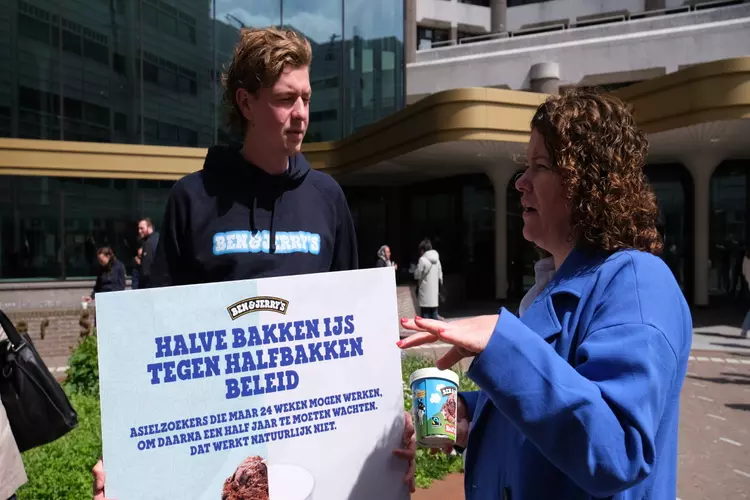 Ben & Jerry&#39;s deelt halve bakken ijs tegen halfbakken beleid uit in politiek Den Haag