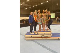 Topsporters Haagse zusjes Luna en Gaia, beiden Nederlands kampioen acrobatische gymnastiek.
