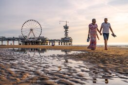 Het strand van Scheveningen is open en dé bestemming voor verkoeling tijdens tropische nazomerweek
