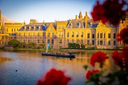 De vlaggen zijn gehesen – de viering van Den Haag als koninklijke stad is in volle vaart