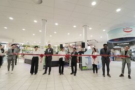 Stadsdeeldirecteur Lawrence Eghosa opent Tasty Singapore Ypenburg