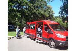 Rolstoelbus nu ook voor ouderen in de regio Katwijk