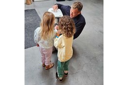 Kat Keesie stapt op tram 3