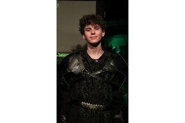 Haagse Milou (10) en Thijs (17) schitteren in Sneeuwwitje de musical, terug naar de kern
