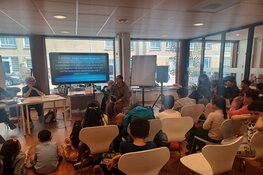 Bomvolle zaal met nieuwe Haagse Leeskoningin: Ecesu!