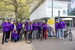 Den Haag bundelt krachten voor fietsveiligheid: Helmbrigade op pad in de stad
