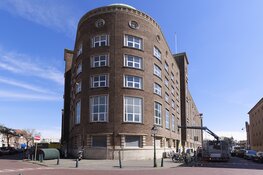 BinnenhofBuiten doneert spiegelend kunstwerk van Marleen Sleeuwits aan Flora Restaurant en Filmhuis