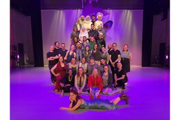 Theatergroep SPOT brengt spetterende en actuele première van Urinetown in uitverkocht Theater Korzo