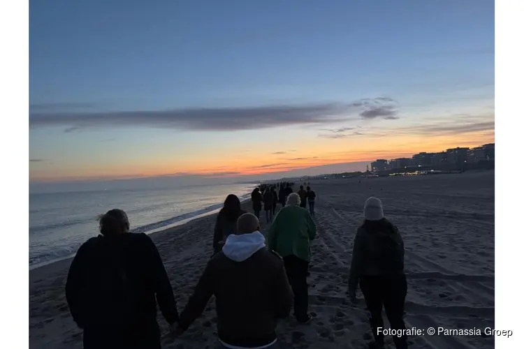 Wandeling bij zonsopkomst in Den Haag rond suïcidepreventie
