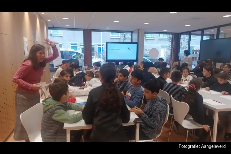 Seizoenstart Kinderprogramma Leeskoning Yuel (7) en zijn toren van boeken