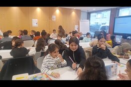 Seizoenstart Kinderprogramma Leeskoning Yuel (7) en zijn toren van boeken