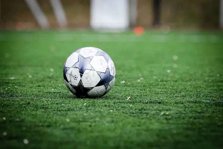 ADO Den Haag Vrouwen spelen gelijk tegen AZ in spannende wedstrijd