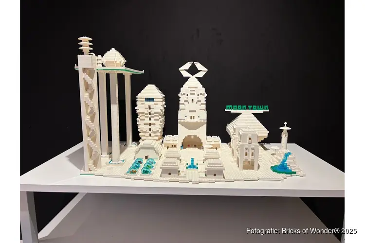 Dirk Denoyelle jureert LEGO® bouwwedstrijd bij de Bondgenoten Winnende bouwwerk vanaf nu te zien – exclusief bij Bricks of Wonder®