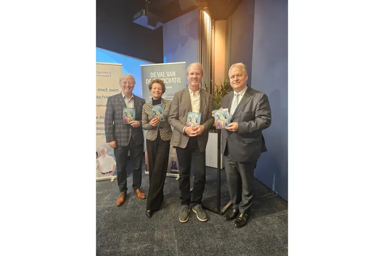Geslaagde lancering van De Val van de Democratie in Nieuwspoort, Den Haag
