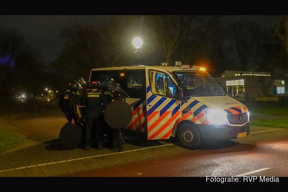 Hulpdiensten en ME belaagd tijdens onrustige jaarwisseling in Den Haag