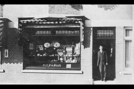 100 jarig jubileumjaar van optiek winkel Petros The Hague