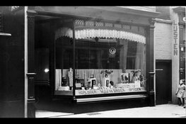 100 jarig jubileumjaar van optiek winkel Petros The Hague