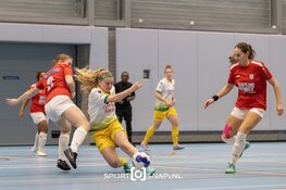 Flitsend Futsal Haaglanden slaat in de tweede helft toe. Counterend Zeemacht 'mazzelt' dankzij haar uitblinkende sluitpost!