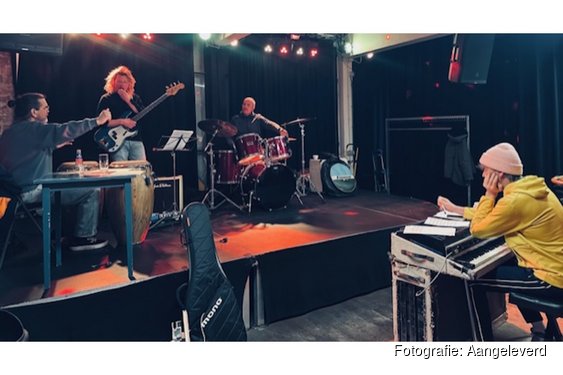 Haagse funkband French Kiss terug na dertig jaar met nieuw album op vinyl