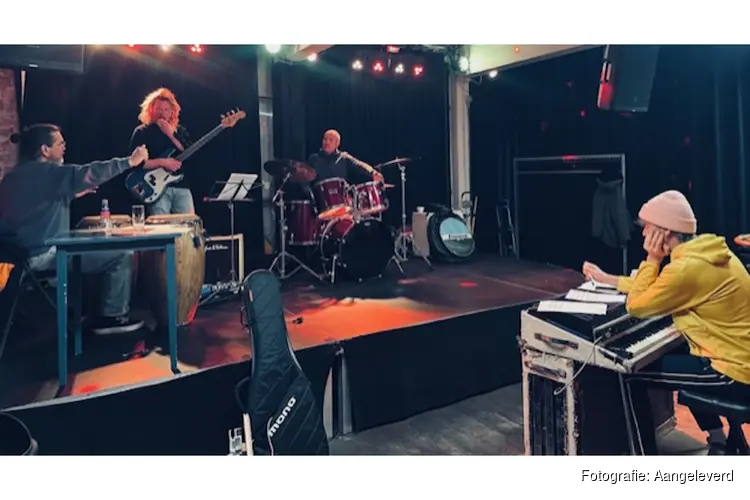 Haagse funkband French Kiss terug na dertig jaar met nieuw album op vinyl