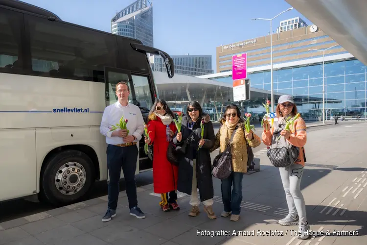 Eerste expressbus van Den Haag naar Keukenhof vertrokken na succesvolle pilot vorig jaar