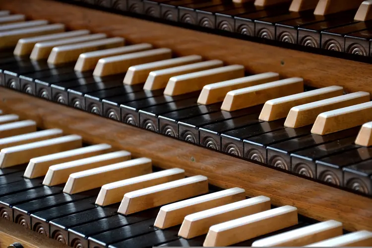 Elektronisch orgel kopen: let op klaviergevoel en service