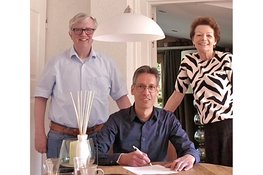 Uitgeverij Doornwater tekent contract met Nikolai Bloem voor indringende roman Nasi Oorlog