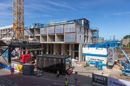 Eerste module Waldorp Four geplaatst: de bouw van de toren van Nederlands grootste modulaire woongebouw is gestart!
