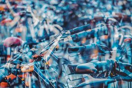 Ruim honderd fietsen aangetroffen bij politie-inval in Transvaal, verdachte aangehouden
