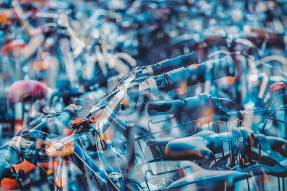 Ruim honderd fietsen aangetroffen bij politie-inval in Transvaal, verdachte aangehouden