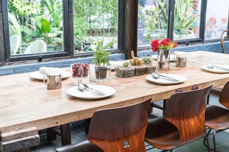 Welke eettafel past bij het aantal personen?
