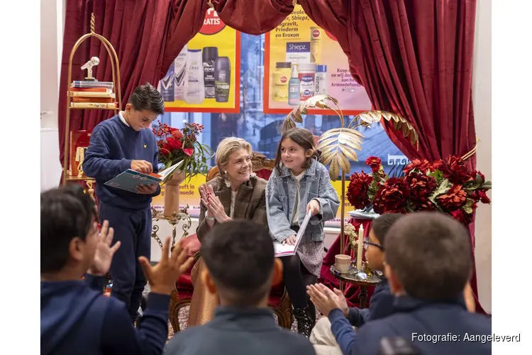 Laurentien van Oranje leest kinderen voor in Kruidvat winkel voor gelijke kansen